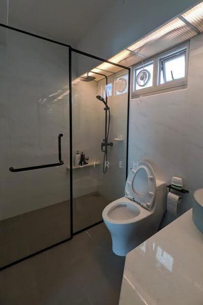 870A Tampines Street 86, 870A Tampines Street 86, Pasir Ris / Tampines, 3 Bedrooms, 1,001 sqft, HDB Flat For Sale, by Jireh Ho, 500255925 - Bathroom - PropertyGuru.com.sg