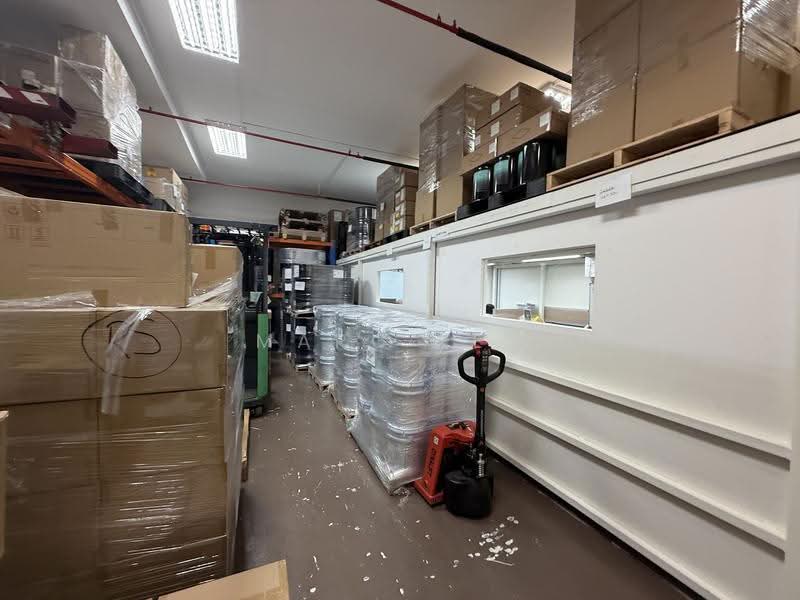 Beautifully Renovated Office Warehouse @ Macpherson, Upper Aljunied / Joo Seng / Kampong Ampat, Eunos / Geylang / Paya Lebar, 2,315 sqft, Light Industrial (B1) For Sale, by Marc Lee, 500255926 - Interior - CommercialGuru.com.sg