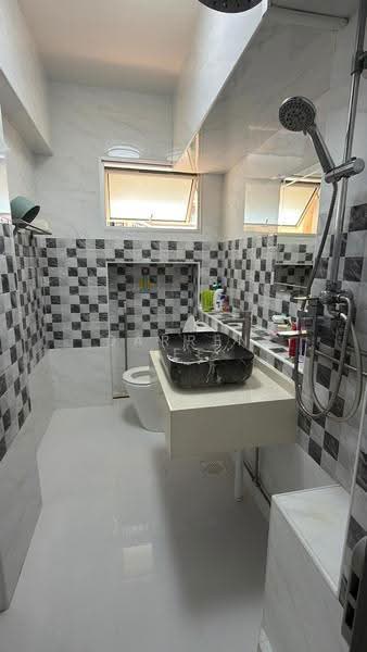 856E Tampines Street 82, 856E Tampines Street 82, Pasir Ris / Tampines, 4 Bedrooms, 1,625 sqft, HDB Flat For Sale, by Darren Lee, 500255934 - Bathroom - PropertyGuru.com.sg