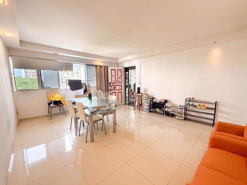 220 Lorong 8 Toa Payoh, 220 Lorong 8 Toa Payoh, Balestier / Toa Payoh, 3 Bedrooms, 882 sqft, HDB Flat For Rent, by Regis Johnson Soh, 500255949 - Living Room - PropertyGuru.com.sg