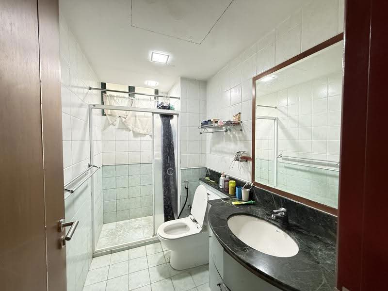 Summerdale, 10 Boon Lay Drive, Boon Lay / Jurong / Tuas, 3 Bedrooms, 1,399 sqft, Condominium For Sale, by S MICHAEL Michael, 500256008 - Bathroom - PropertyGuru.com.sg