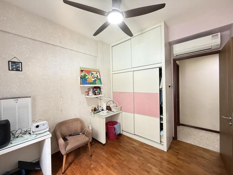 Summerdale, 10 Boon Lay Drive, Boon Lay / Jurong / Tuas, 3 Bedrooms, 1,399 sqft, Condominium For Sale, by S MICHAEL Michael, 500256008 - Bedroom - PropertyGuru.com.sg