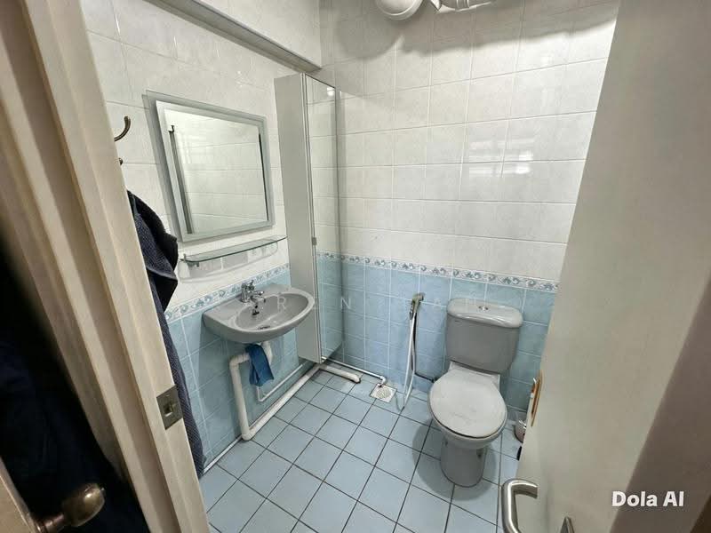 144 Lorong 2 Toa Payoh, 144 Lorong 2 Toa Payoh, Balestier / Toa Payoh, 3 Bedrooms, 1,184 sqft, HDB Flat For Rent, by Karen Tan, 500256014 - Bathroom - PropertyGuru.com.sg
