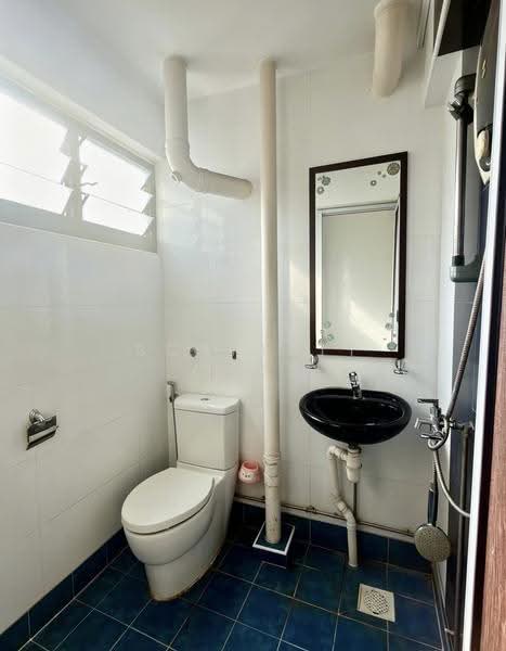 125 Yishun Street 11, 125 Yishun Street 11, Sembawang / Yishun, 2 Bedrooms, 721 sqft, HDB Flat For Sale, by Scarlett Chan, 500256023 - Bathroom - PropertyGuru.com.sg