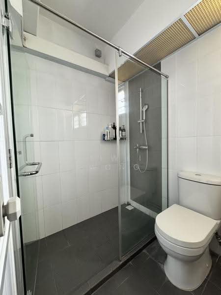 455A Teck Ghee Parkview, 455A Ang Mo Kio Street 44, Ang Mo Kio / Bishan / Thomson, 3 Bedrooms, 1,216 sqft, HDB Flat For Rent, by Shiwei Kwong, 500256027 - Bathroom - PropertyGuru.com.sg