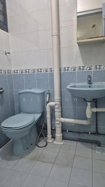 304 Shunfu Road, 304 Shunfu Road, Ang Mo Kio / Bishan / Thomson, 2 Bedrooms, 67 sqft, HDB Flat For Sale, by Betty Ow, 500256028 - Bathroom - PropertyGuru.com.sg