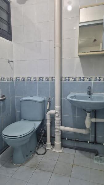 304 Shunfu Road, 304 Shunfu Road, Ang Mo Kio / Bishan / Thomson, 2 Bedrooms, 721 sqft, HDB Flat For Sale, by Betty Ow, 500256028 - Bathroom - PropertyGuru.com.sg