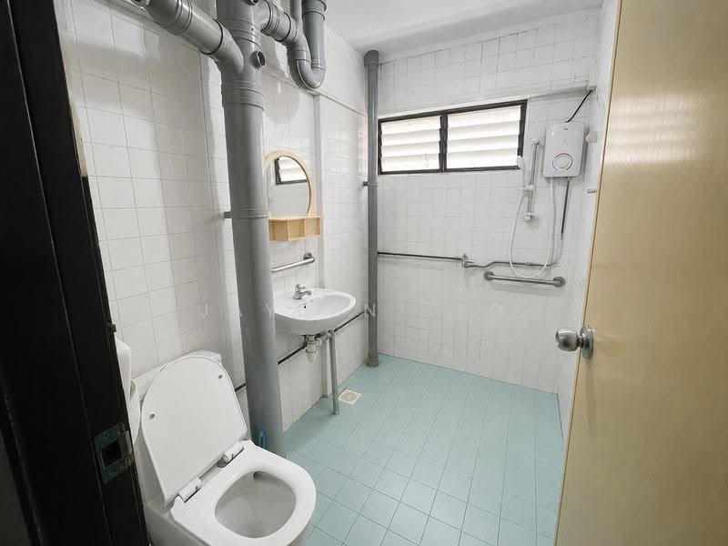 311 Ang Mo Kio Avenue 3, 311 Ang Mo Kio Avenue 3, Ang Mo Kio / Bishan / Thomson, 3 Bedrooms, 1,324 sqft, HDB Flat For Sale, by Jayden Teo, 500256044 - Bathroom - PropertyGuru.com.sg