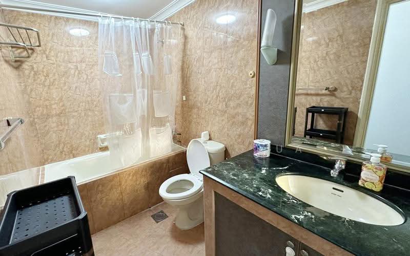 Oxley Garden, 5 Oxley Rise, Orchard / River Valley, Room Rental, 130 sqft, Apartment For Rent, by Kaylene Chua, 500256046 - Bathroom - PropertyGuru.com.sg