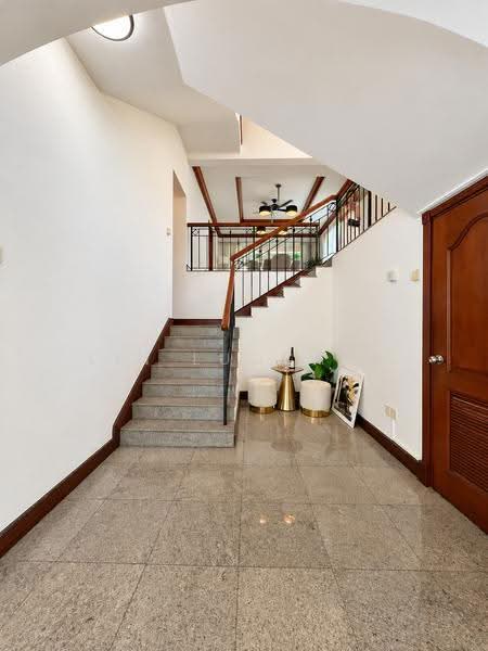 Gentle Villas, 74 Gentle Drive, Newton / Novena, 5 Bedrooms, 2,900 sqft, Detached House For Sale, by Lin LuoChen, 500256047 - Entrance - PropertyGuru.com.sg