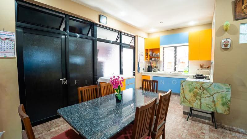 Sembawang Hills Estate, Sembawang Hills Drive, Ang Mo Kio / Bishan / Thomson, 4 Bedrooms, 2,131 sqft, Corner Terrace For Sale, by Melanie Ong, 500256050 - Kitchen - PropertyGuru.com.sg