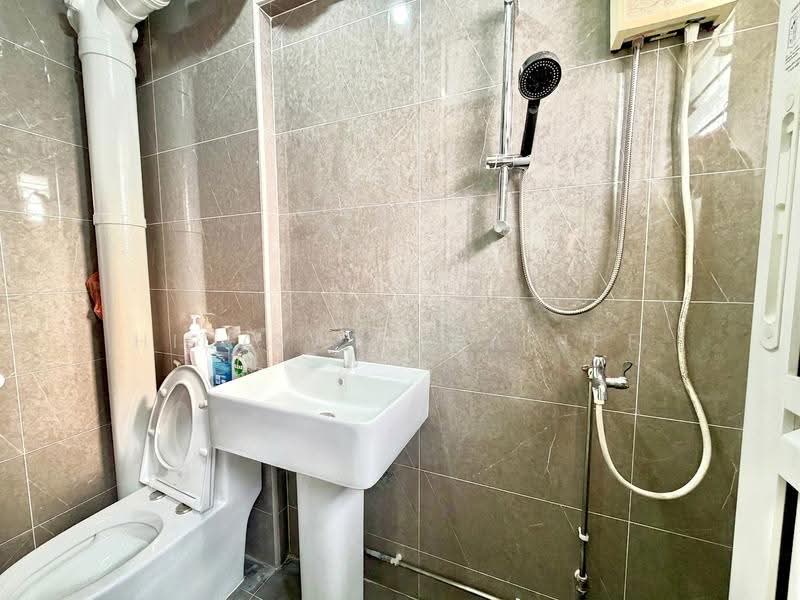 536 Serangoon North Avenue 4, 536 Serangoon North Avenue 4, Hougang / Punggol / Sengkang, 3 Bedrooms, 1,109 sqft, HDB Flat For Sale, by Hidayat Shariff, 500256056 - Bathroom - PropertyGuru.com.sg