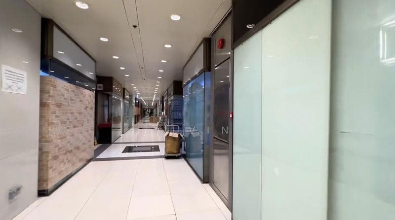Peninsula Plaza, 111 North Bridge Road, City Hall / Clarke Quay, 2,454 sqft, Mall Shop For Sale, by Alvin Chua, 500256066 - Corridor - CommercialGuru.com.sg
