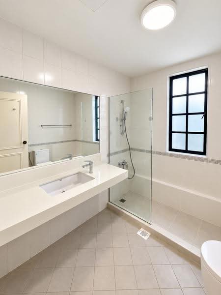 Garlick Ville, 7, Tanglin / Holland / Bukit Timah, 5 Bedrooms, 2,700 sqft, Terraced House For Rent, by Geralyn Ng, 500256070 - Bathroom - PropertyGuru.com.sg