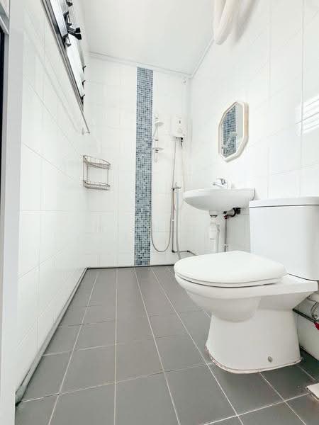 838 Tampines Street 82, 838 Tampines Street 82, Pasir Ris / Tampines, Room Rental, 250 sqft, HDB Flat For Rent, by Michael Seah, 500256087 - Bathroom - PropertyGuru.com.sg