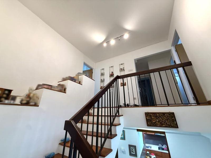326 Bukit Batok Street 33, 326 Bukit Batok Street 33, Dairy Farm / Bukit Panjang / Choa Chu Kang, 3 Bedrooms, 1,646 sqft, HDB Flat For Sale, by Dave Sear, 500256094 - Staircase - PropertyGuru.com.sg