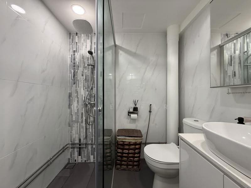 326 Bukit Batok Street 33, 326 Bukit Batok Street 33, Dairy Farm / Bukit Panjang / Choa Chu Kang, 3 Bedrooms, 1,646 sqft, HDB Flat For Sale, by Dave Sear, 500256094 - Master Bathroom - PropertyGuru.com.sg