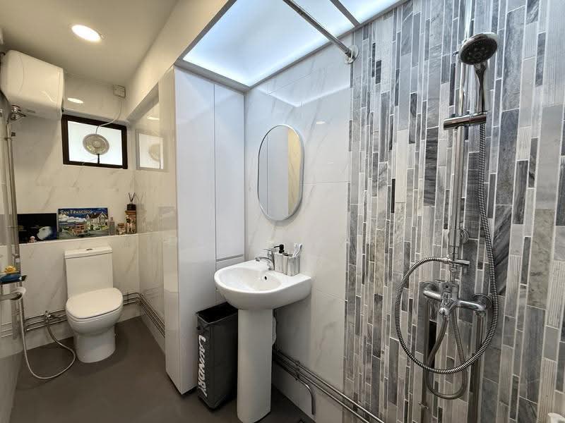 326 Bukit Batok Street 33, 326 Bukit Batok Street 33, Dairy Farm / Bukit Panjang / Choa Chu Kang, 3 Bedrooms, 1,646 sqft, HDB Flat For Sale, by Dave Sear, 500256094 - Common Bathroom - PropertyGuru.com.sg