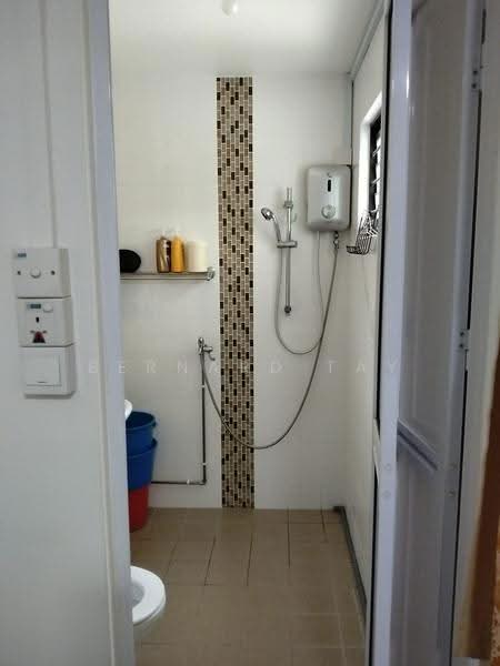 249 Yishun Avenue 9, 249 Yishun Avenue 9, Sembawang / Yishun, Room Rental, 140 sqft, HDB Flat For Rent, by Bernard Tay, 500256097 - Bathroom - PropertyGuru.com.sg