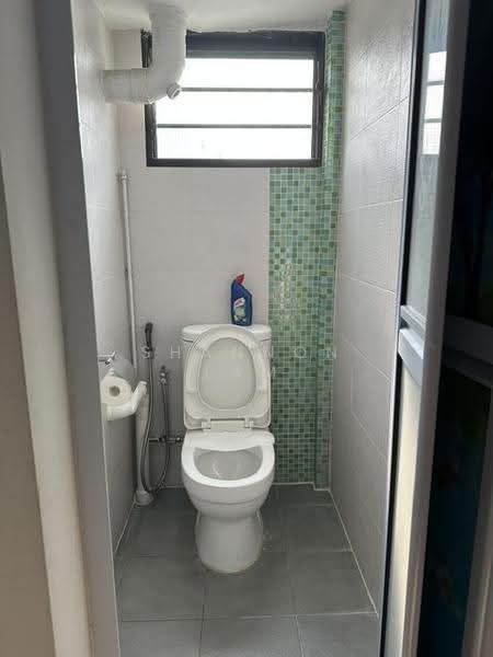 130 Bukit Merah View, 130 Bukit Merah View, Alexandra / Commonwealth, 2 Bedrooms, 818 sqft, HDB Flat For Sale, by Shannon Lam, 500256109 - Bathroom - PropertyGuru.com.sg