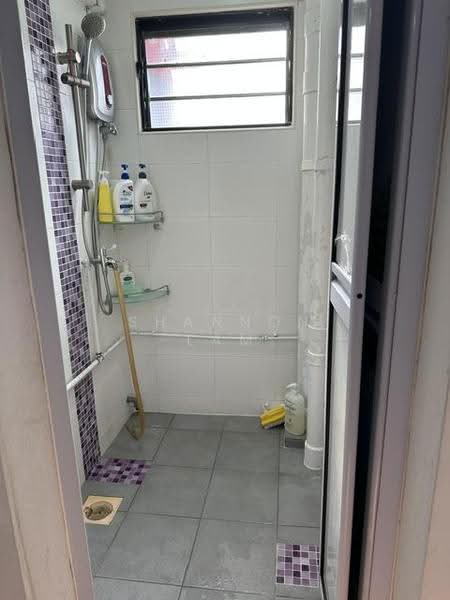 130 Bukit Merah View, 130 Bukit Merah View, Alexandra / Commonwealth, 2 Bedrooms, 818 sqft, HDB Flat For Sale, by Shannon Lam, 500256109 - Bathroom - PropertyGuru.com.sg