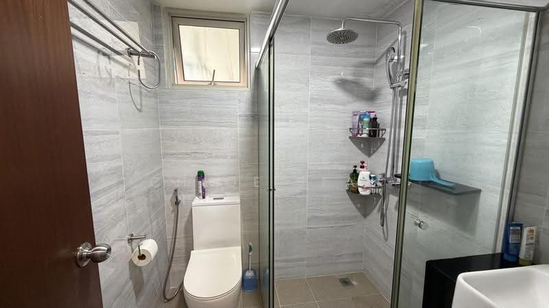 Rivervale Crest, 5 Rivervale Crescent, Hougang / Punggol / Sengkang, 3 Bedrooms, 1,152 sqft, Condominium For Sale, by Chloe Seah, 500256118 - Bathroom - PropertyGuru.com.sg