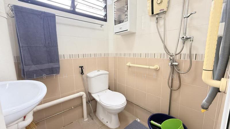 322 Bukit Batok Street 33, 322 Bukit Batok Street 33, Dairy Farm / Bukit Panjang / Choa Chu Kang, Room Rental, 100 sqft, HDB Flat For Rent, by Isthiqlal Turino, 500256141 - Bathroom - PropertyGuru.com.sg