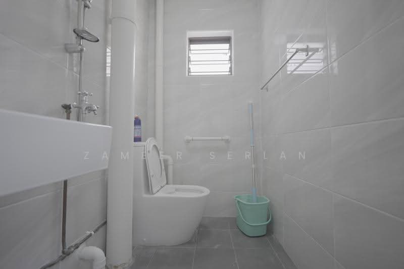 111 Teck Whye Lane, 111 Teck Whye Lane, Dairy Farm / Bukit Panjang / Choa Chu Kang, 3 Bedrooms, 1,108 sqft, HDB Flat For Sale, by Zameer Serlan, 500256142 - Common Toilet - PropertyGuru.com.sg