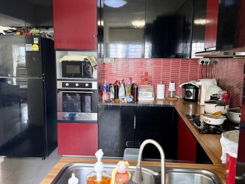 142 Bukit Batok Street 11, 142 Bukit Batok Street 11, Dairy Farm / Bukit Panjang / Choa Chu Kang, 4 Bedrooms, 1,593 sqft, HDB Flat For Sale, by Shashi Nair, 500256144 - Kitchen - PropertyGuru.com.sg