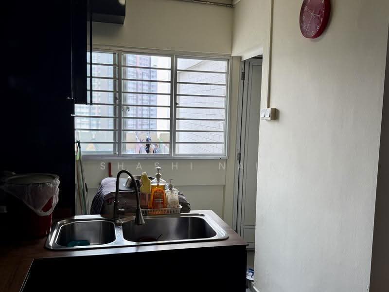 142 Bukit Batok Street 11, 142 Bukit Batok Street 11, Dairy Farm / Bukit Panjang / Choa Chu Kang, 4 Bedrooms, 1,593 sqft, HDB Flat For Sale, by Shashi Nair, 500256144 - Kitchen - PropertyGuru.com.sg