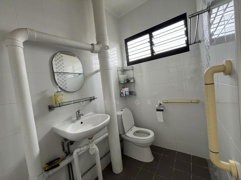222 Tampines Street 24, 222 Tampines Street 24, Pasir Ris / Tampines, Room Rental, 150 sqft, HDB Flat For Rent, by Jovyn Gan, 500256172 - Bathroom - PropertyGuru.com.sg