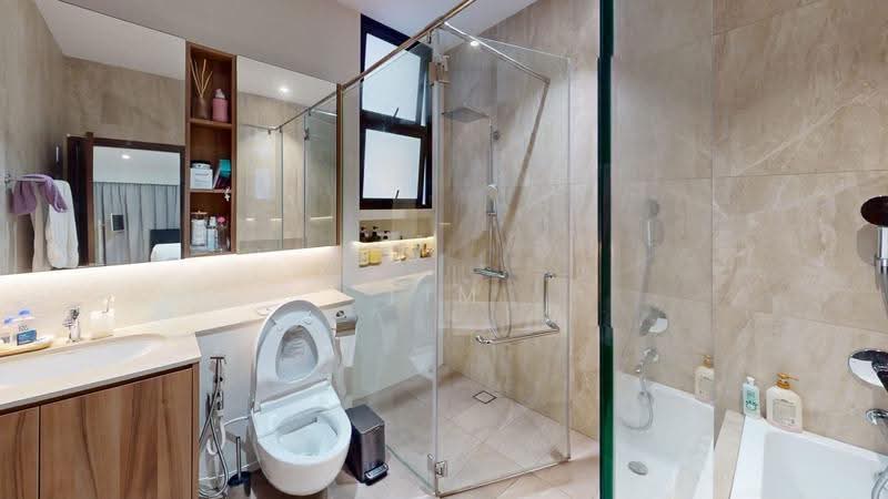 Beautifully Renovated 2sty Terrace, Jalan Senang, Eunos / Geylang / Paya Lebar, 4 Bedrooms, 2,200 sqft, Terraced House For Sale, by Tim Seow, 500256184 - Master Bathroom with bathtub - PropertyGuru.com.sg