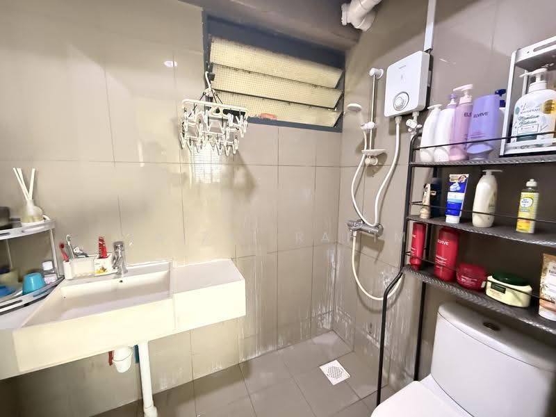 310C Punggol Walk, 310C Punggol Walk, Hougang / Punggol / Sengkang, 2 Bedrooms, 721 sqft, HDB Flat For Sale, by Faizal Rahim, 500256188 - Bathroom - PropertyGuru.com.sg