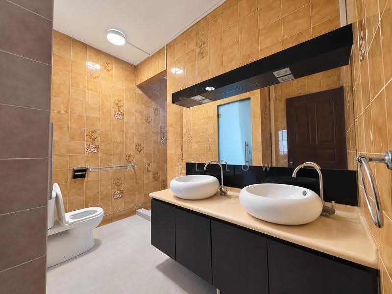 Palm Grove Avenue, Hougang / Punggol / Sengkang, 4 Bedrooms, 2,500 sqft, Terraced House For Rent, by Daniel Low, 500256200 - Bathroom - PropertyGuru.com.sg