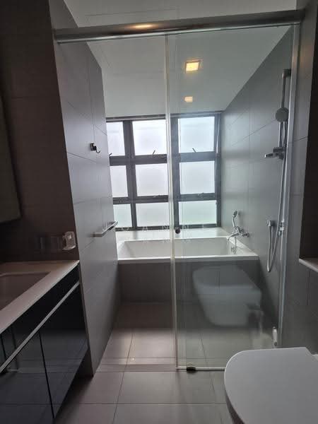 The Beverly, 45 Toh Tuck Road, Clementi Park / Upper Bukit Timah, 4 Bedrooms, 3,757 sqft, Condominium For Sale, by Joanne Wang, 500256215 - Bathroom - PropertyGuru.com.sg
