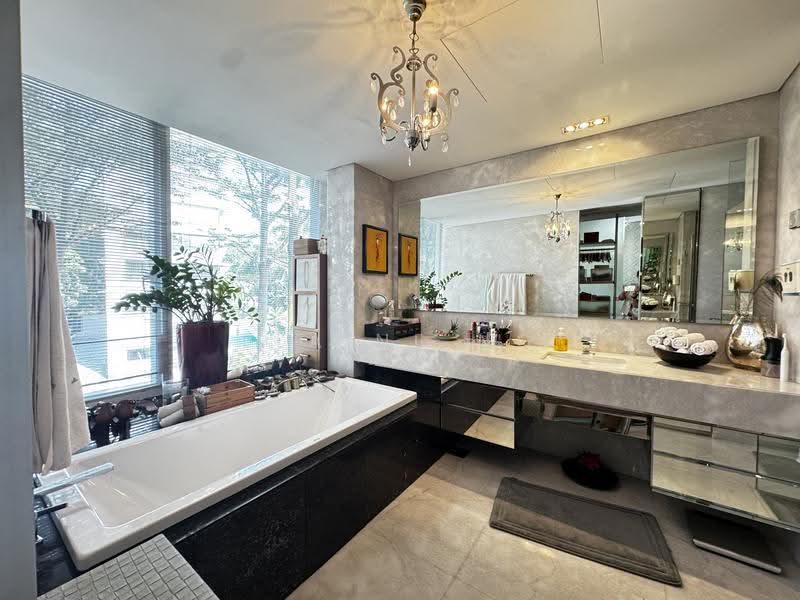St. Regis Residences Singapore, 31 Tanglin Road, Tanglin / Holland / Bukit Timah, 4 Bedrooms, 2,121 sqft, Condominium For Rent, by Elaine Ng, 500256216 - Master bath - PropertyGuru.com.sg