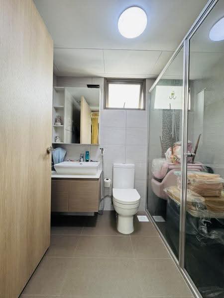Treasure Crest, 60 Anchorvale Crescent, Hougang / Punggol / Sengkang, 3 Bedrooms, 1,152 sqft, Condominium For Rent, by Connie Lee, 500256241 - Bathroom - PropertyGuru.com.sg