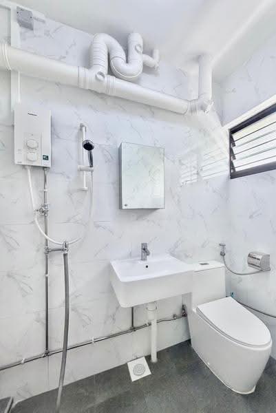 744 Jurong West Street 73, 744 Jurong West Street 73, Boon Lay / Jurong / Tuas, 4 Bedrooms, 1,367 sqft, HDB Flat For Sale, by Sherlyn Neoh, 500256243 - Bathroom - PropertyGuru.com.sg