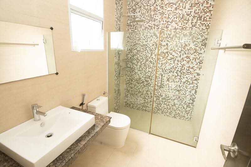 Gerald Mugliston Estate, 2 Jalan Kechubong, Seletar / Yio Chu Kang, 6 Bedrooms, 6,200 sqft, Bungalow House For Sale, by Jerry Leong, 500256249 - Bathroom - PropertyGuru.com.sg
