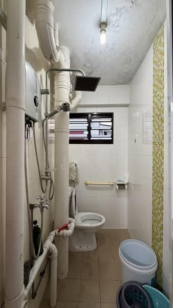 276 Yishun Street 22, 276 Yishun Street 22, Sembawang / Yishun, 3 Bedrooms, 904 sqft, HDB Flat For Rent, by Steven Choo, 500256268 - Bathroom - PropertyGuru.com.sg
