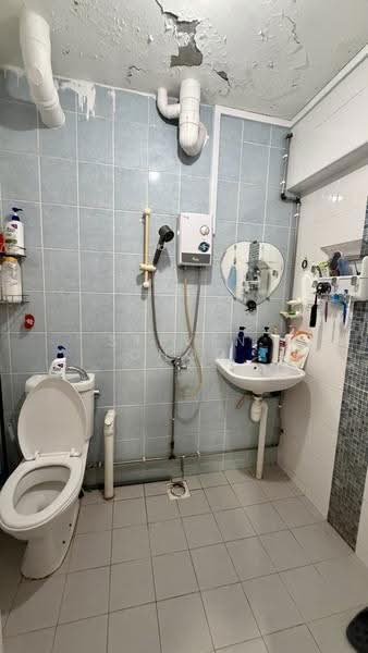276 Yishun Street 22, 276 Yishun Street 22, Sembawang / Yishun, 3 Bedrooms, 904 sqft, HDB Flat For Rent, by Steven Choo, 500256268 - Bathroom - PropertyGuru.com.sg