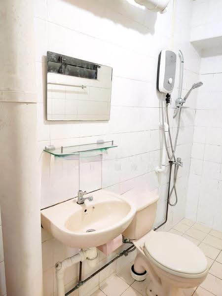 758 Woodlands Avenue 6, 758 Woodlands Avenue 6, Admiralty / Woodlands, 3 Bedrooms, 1,109 sqft, HDB Flat For Sale, by Michelle Loh 羅嬡玲, 500256270 - Bathroom - PropertyGuru.com.sg
