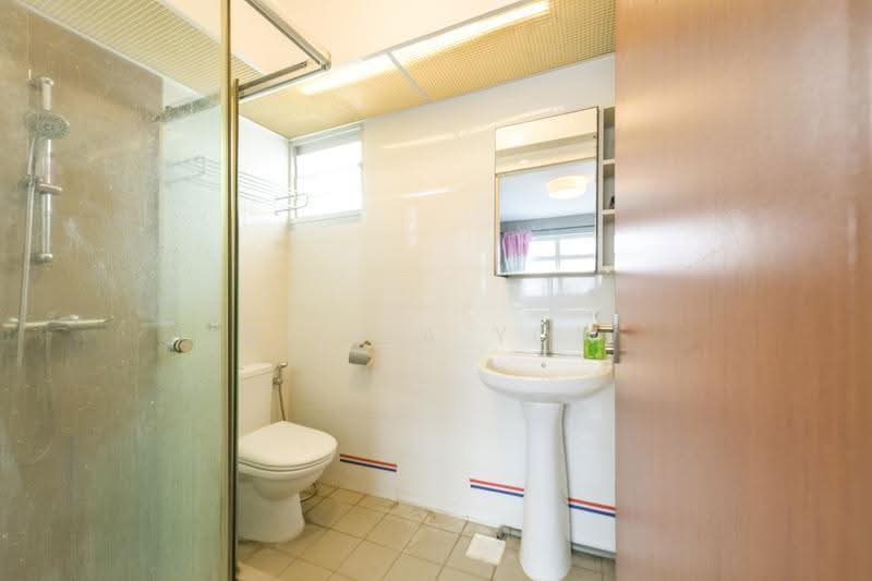 221B Sumang Lane, 221B Sumang Lane, Hougang / Punggol / Sengkang, 2 Bedrooms, 732 sqft, HDB Flat For Sale, by Cillia Yow, 500256278 - Bathroom - PropertyGuru.com.sg