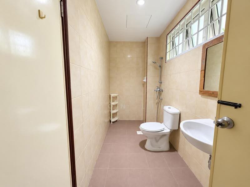 Eng Kong Park, Eng Kong Road, Clementi Park / Upper Bukit Timah, Room Rental, 200 sqft, Terraced House For Rent, by Cleon Lim, 500256281 - Bathroom - PropertyGuru.com.sg