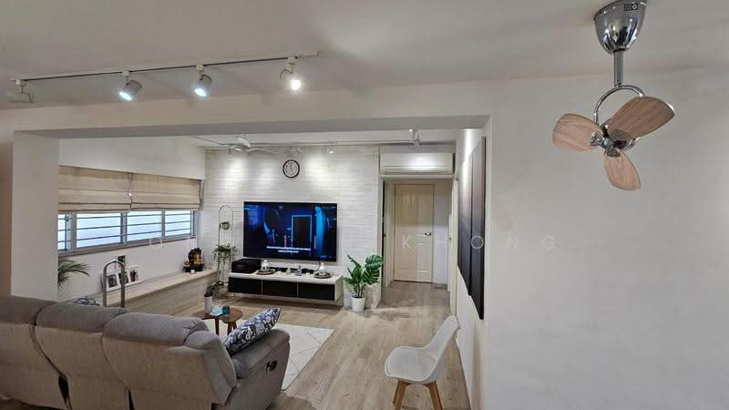 86 Lorong 2 Toa Payoh, 86 Lorong 2 Toa Payoh, Balestier / Toa Payoh, Room Rental, 141 sqft, HDB Flat For Rent, by Ong Lin Khong, 500256311 - Living Room - PropertyGuru.com.sg