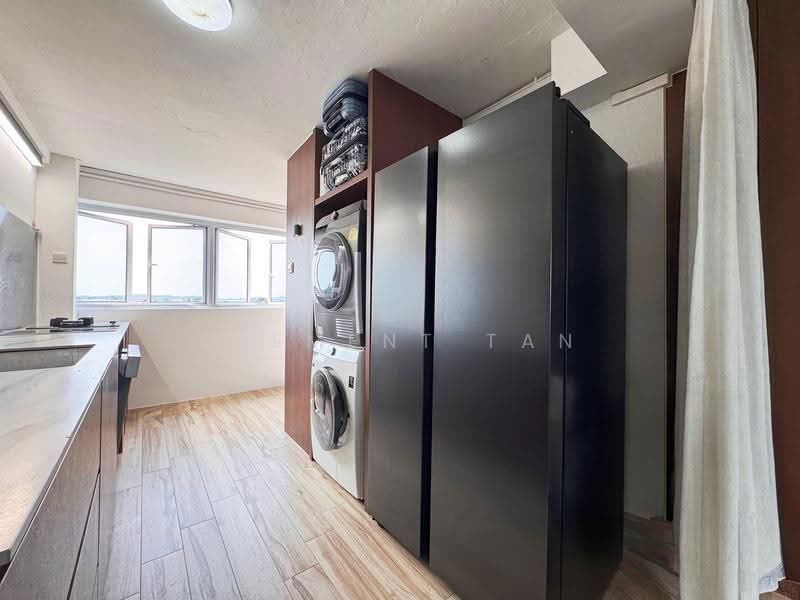 2 Queen's Road, 2 Queen's Road, Tanglin / Holland / Bukit Timah, 3 Bedrooms, 958 sqft, HDB Flat For Sale, by Clement Tan, 500256314 - Kitchen - PropertyGuru.com.sg