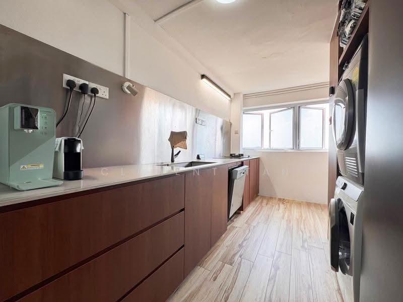 2 Queen's Road, 2 Queen's Road, Tanglin / Holland / Bukit Timah, 3 Bedrooms, 958 sqft, HDB Flat For Sale, by Clement Tan, 500256314 - Kitchen - PropertyGuru.com.sg