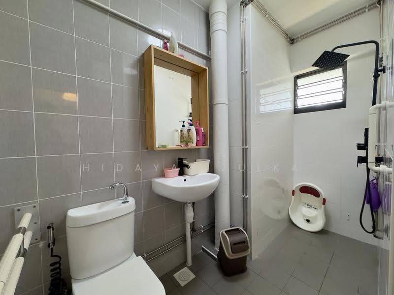 838 Woodlands Street 82, 838 Woodlands Street 82, Admiralty / Woodlands, 4 Bedrooms, 1,572 sqft, HDB Flat For Sale, by Hidayat Zulka, 500256316 - Bathroom - PropertyGuru.com.sg