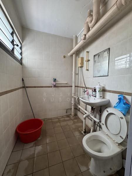 177 Bukit Batok West Avenue 8, 177 Bukit Batok West Avenue 8, Dairy Farm / Bukit Panjang / Choa Chu Kang, 2 Bedrooms, 785 sqft, HDB Flat For Sale, by Rusydi Yusoff, 500256320 - Bathroom - PropertyGuru.com.sg