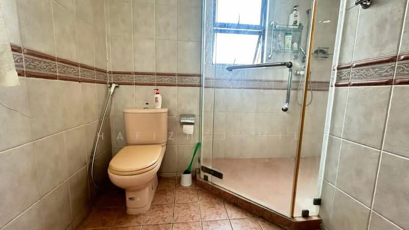 Eastwood Green, Eastwood Green, Bedok / Upper East Coast, Room Rental, 150 sqft, Corner Terrace For Rent, by Hafizh Jamil, 500256321 - Bathroom - PropertyGuru.com.sg